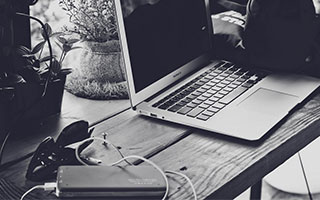 曼联领先险遭逆转，临场调整成败手，后腰隐患暴露全队短板